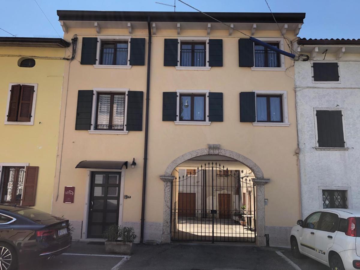 Готель La Casa Della Ada Кастельнуово-дель-Гарда Екстер'єр фото