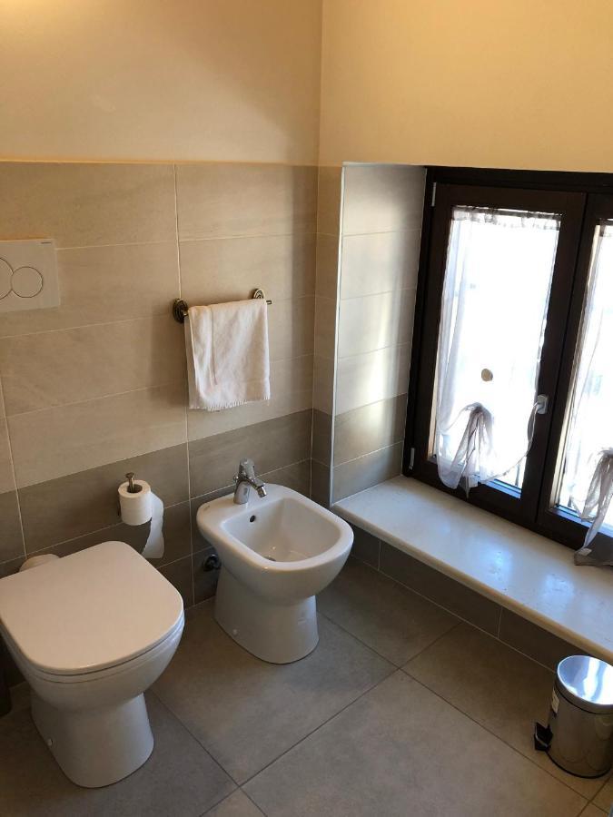 Готель La Casa Della Ada Кастельнуово-дель-Гарда Екстер'єр фото